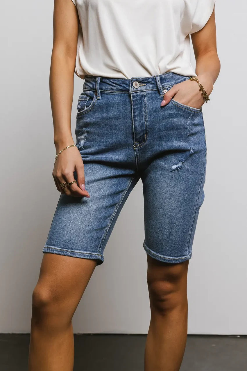 Miley Bermuda Shorts in Medium Wash