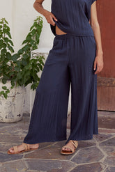 Jaylen Wide-Leg Pants in Navy
