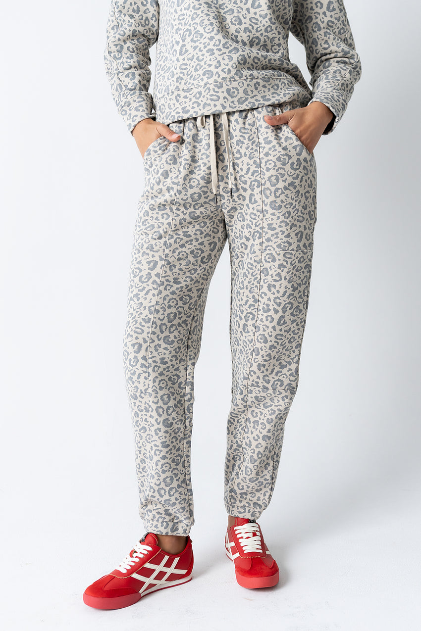 Patricia Barrel Sweatpants in Leopard