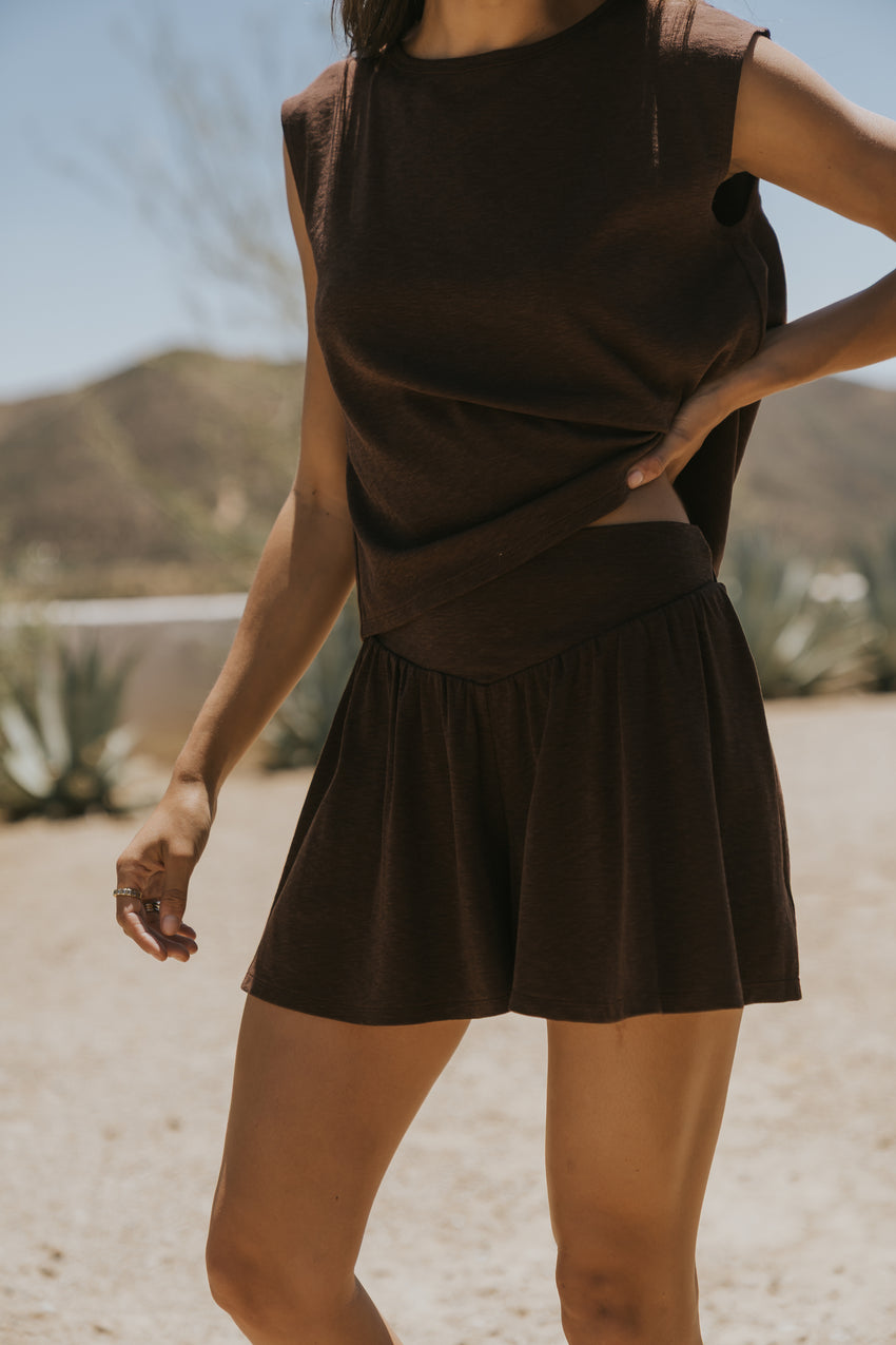 Britta Flowy Shorts in Brown