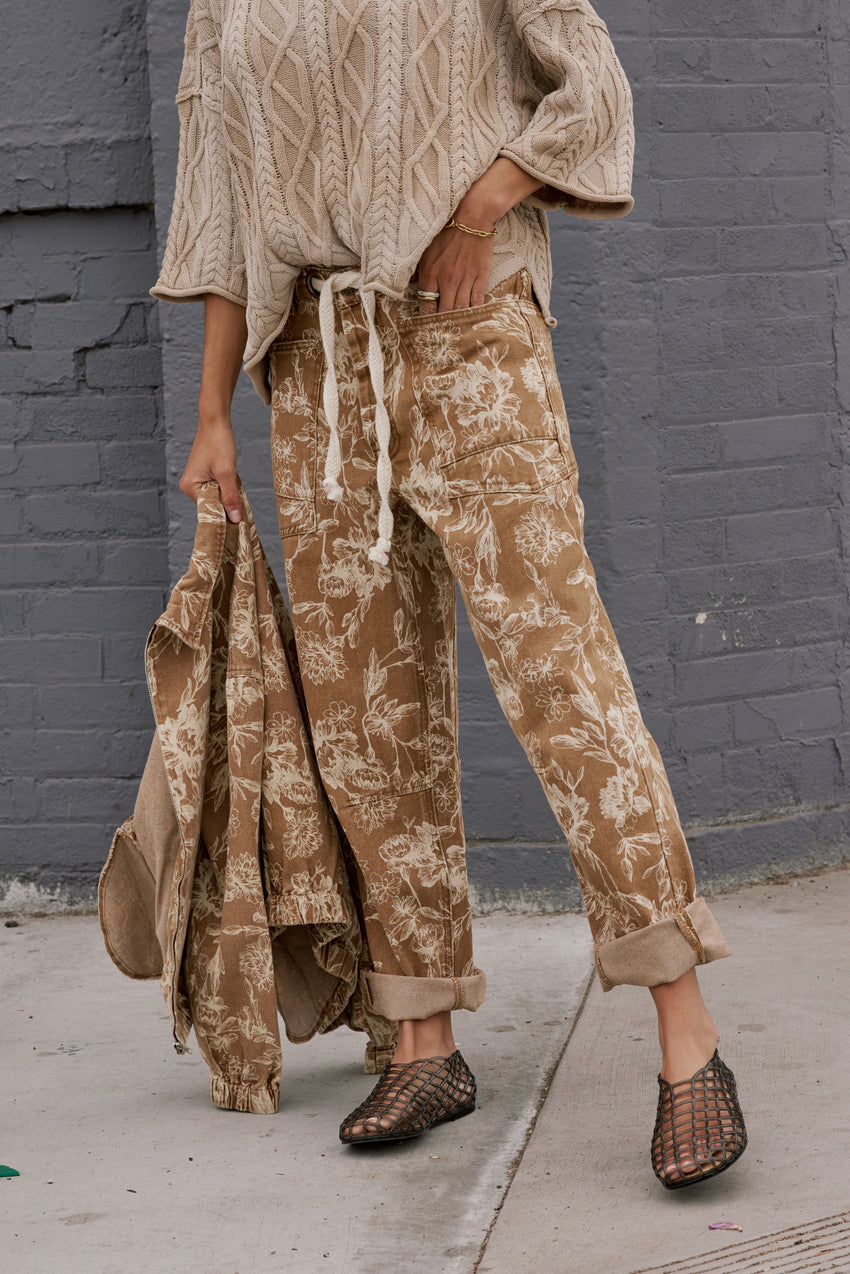 Kellie Floral Barrel Jeans in Camel
