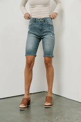 Miley Bermuda Shorts in Medium Wash
