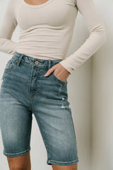Miley Bermuda Shorts in Medium Wash